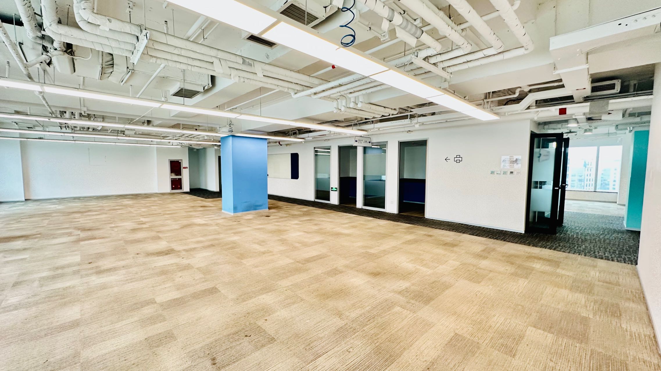 互联网金融中心     2200平米办公室  